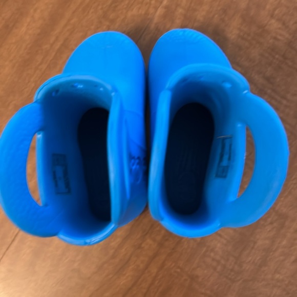 Crocs glow in the dark race car rain boots size 7 - Picture 4 of 6